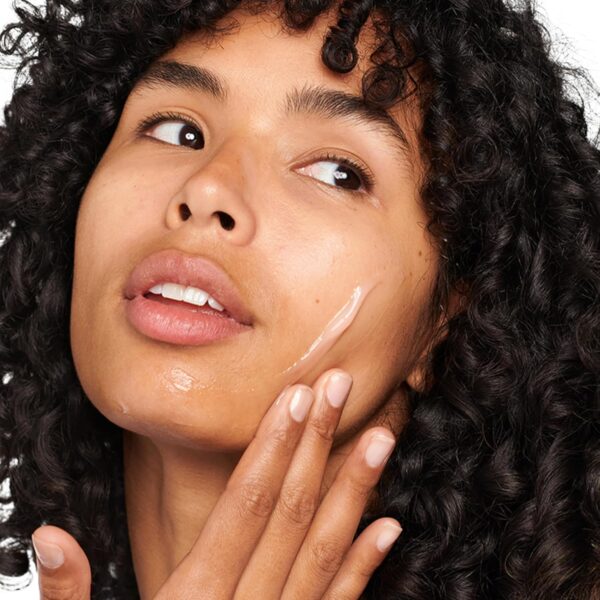 Clinique Moisture Surge 100H Auto-Replenishing Hydrator Oil Free Face Moisturizer | With Hyaluronic Acid, Aloe Bioferment and Vitamins C + E | For All Skin Types | Hydrating + Moisturizing - Image 5